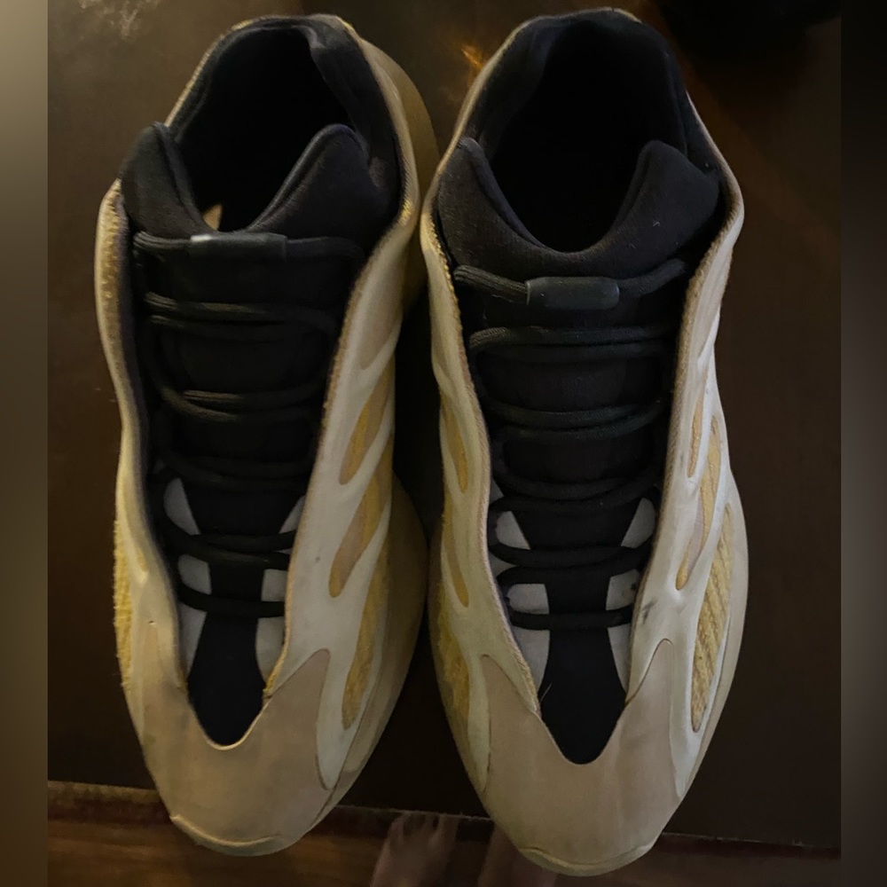 Yeezy 700 v3